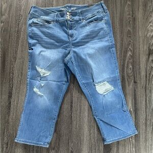 NEW Torrid Cropped Jeggings